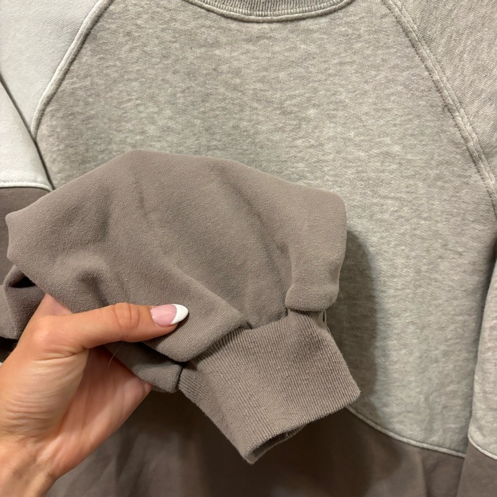 Abercrombie & Fitch Colorblock Crewneck Sweatshirt - Picture 6 of 6